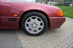 Image 25/28 of Mercedes-Benz 500 SL (1992)