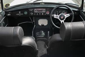 Image 20/50 of MG MGB (1972)