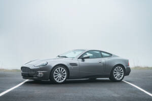 Image 6/18 of Aston Martin V12 Vanquish (2003)