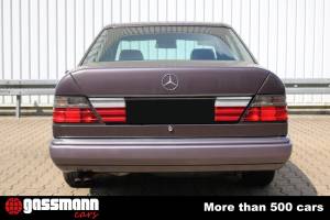 Image 8/15 of Mercedes-Benz 300 D (1990)