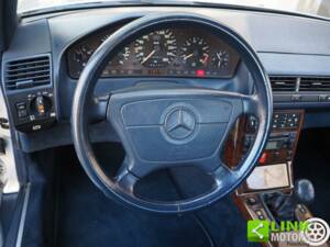 Imagen 7/37 de Mercedes-Benz 300 SL-24 (1992)