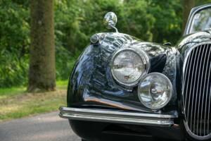 Image 33/50 of Jaguar XK 120 DHC (1953)