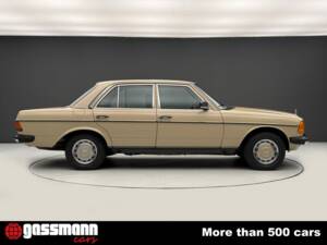Image 4/15 de Mercedes-Benz 200 (1983)