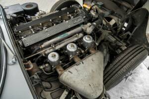 Image 36/47 de Jaguar E-Type (1969)