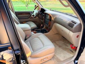 Image 19/32 of Lexus LX 470 (2003)