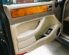 Bild 19/29 von Jaguar XJ6 3.2 Executive (1997)