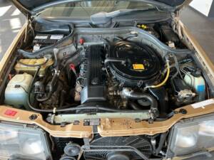 Bild 17/22 von Mercedes-Benz 300 E 4-Matic (1988)