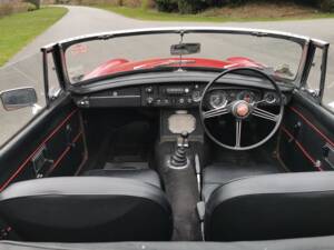 Image 11/58 of MG MGB (1968)