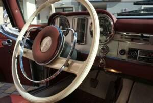 Image 27/50 of Mercedes-Benz 230 SL (1967)