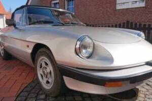 Image 7/8 de Alfa Romeo 2.0 Spider (1984)