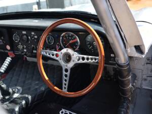Image 7/50 de Jaguar Type E 3.8 (1970)