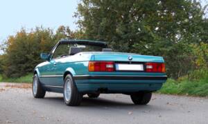 Immagine 2/21 di BMW 318i (1991)