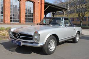Image 2/16 of Mercedes-Benz 230 SL (1966)