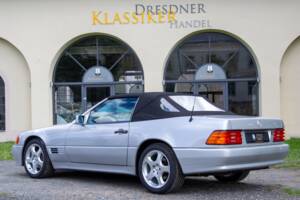 Image 17/34 of Mercedes-Benz 300 SL (1991)