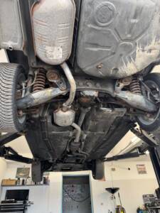 Image 11/32 of Mercedes-Benz 230 E (1987)