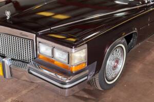 Image 25/58 of Cadillac Brougham Elegance (1988)