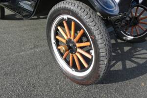 Image 2/41 of Ford Model T Touring (1925)