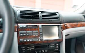 Image 41/55 of BMW 740i (1997)