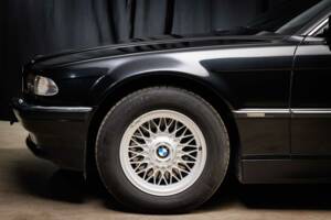 Image 10/41 of BMW 750i (2000)