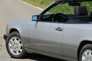 Image 20/39 of Mercedes-Benz 300 CE-24 (1992)