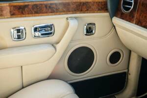 Image 19/50 of Bentley Azure Mulliner (1996)