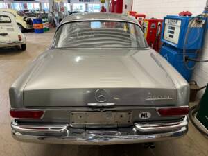 Image 16/18 of Mercedes-Benz 250 SE (1967)