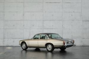 Bild 12/50 von Jaguar XJ 6 L 4.2 (1975)