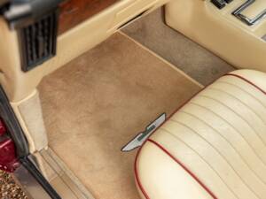 Image 37/75 de Aston Martin V8 Vantage (1985)