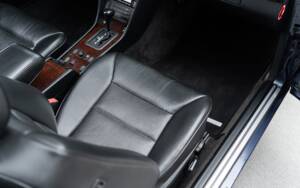 Image 28/45 of Mercedes-Benz E 220 (1995)