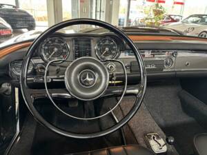 Image 13/30 of Mercedes-Benz 230 SL (1965)