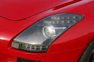 Image 13/57 of Mercedes-Benz SLS AMG (2010)