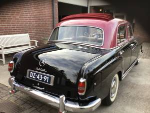 Image 3/25 of Mercedes-Benz 220 S (1958)