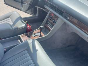 Immagine 7/10 di Mercedes-Benz 420 SE (1989)