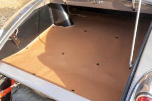 Image 22/50 of Jaguar XK 120 OTS (1952)