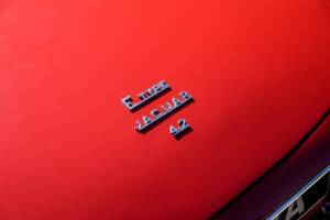 Image 23/41 de Jaguar E-Type (1968)