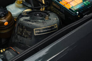 Image 19/57 of BMW M3 (1988)