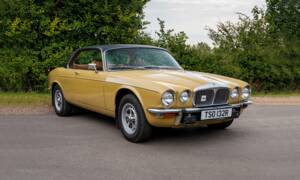 Image 1/40 de Daimler Sovereign 4.2 (1976)