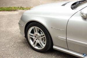 Image 35/72 of Mercedes-Benz E 55 AMG (2002)