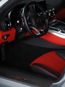 Image 38/49 of Mercedes-AMG GT-S (2015)
