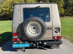 Image 9/39 of Mercedes-Benz 230 GE (SWB) (1986)