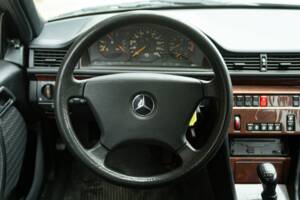 Imagen 46/50 de Mercedes-Benz 200 TE (1992)