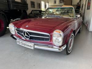 Image 4/40 de Mercedes-Benz 280 SL (1968)