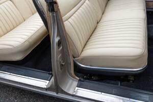 Bild 38/100 von Lincoln Continental Convertible (1965)