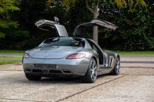 Image 16/32 of Mercedes-Benz SLS AMG (2011)