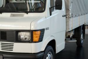 Image 3/43 of Mercedes-Benz T1 208 (1981)