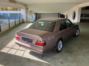 Afbeelding 4/9 van Mercedes-Benz E 220 (1994)