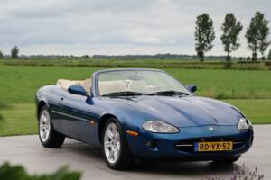 Image 18/50 de Jaguar XK8 4.0 (1997)