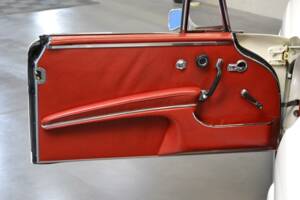 Image 27/61 de Mercedes-Benz 250 SE (1966)