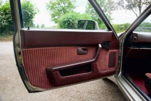 Image 18/24 of Porsche 944 Turbo (1988)