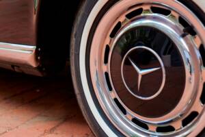Imagen 92/199 de Mercedes-Benz 280 SE 3,5 (1971)